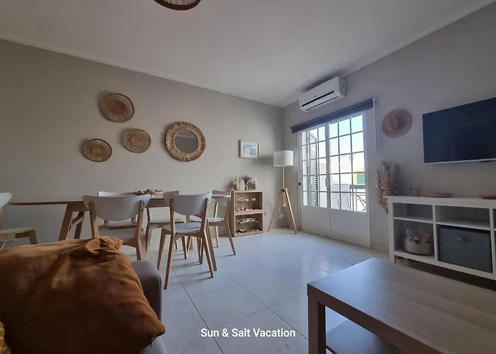 De Tavira, Cute T2 Around The Corner To The Water Front *